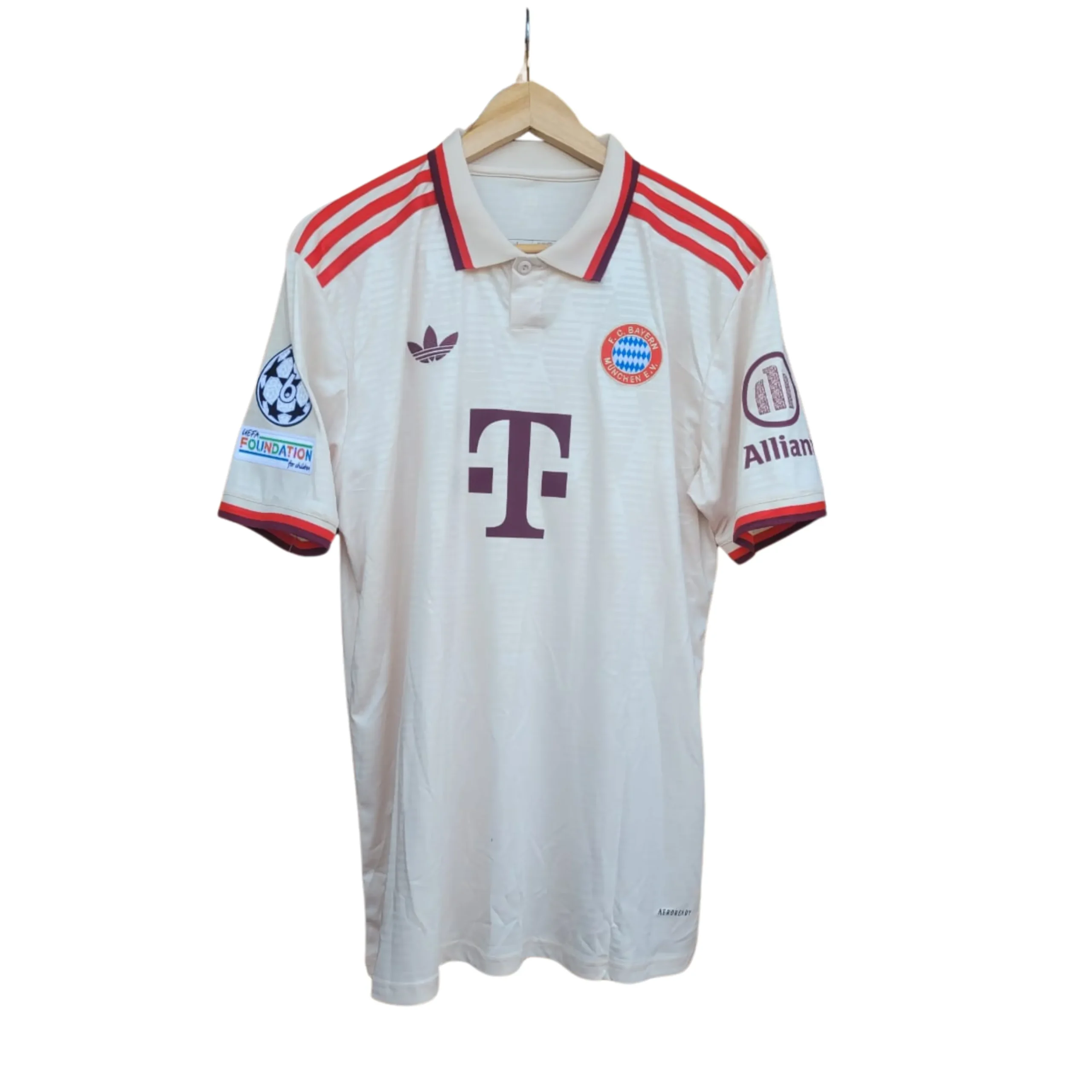 download (12) Camiseta Bayern Munich, Musiala 2025 - Imagen 1
