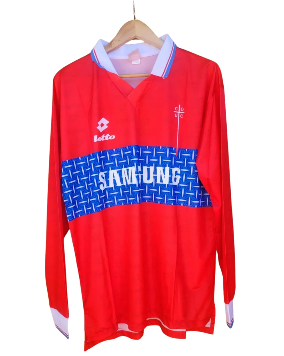 Sin título (1080 x 1350 px) (49) Camiseta Universidad Católica Sebastián Rozental visita - Imagen 1